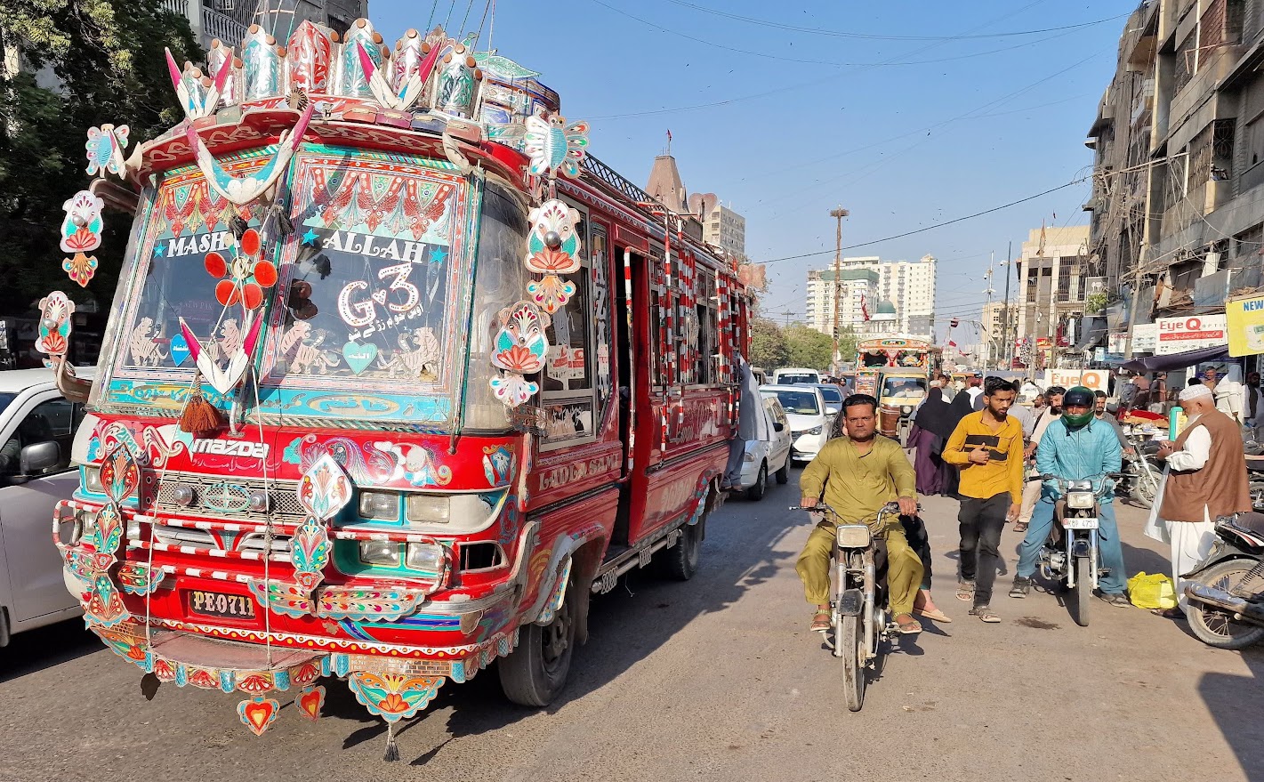 pkz25 _ freddy naegels _ karachi verkeer.jpg